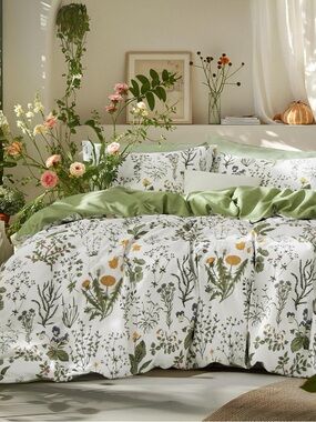 King Size Floral Meadow Duvet Cover, 2 Shams, Zipper Closure, 8 Corner Ties